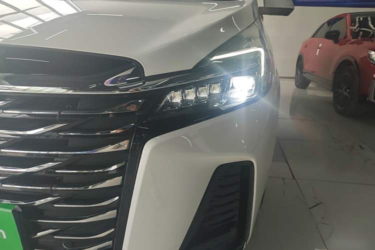 Used Buick GL8 2023 Facelifted Land Cruiser Executive Luxury Version Left Front Headlight