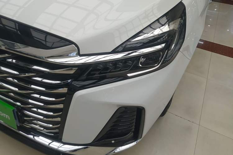 Used Buick GL8 2023 Facelifted Land Cruiser Executive Luxury Version Left Front Headlight