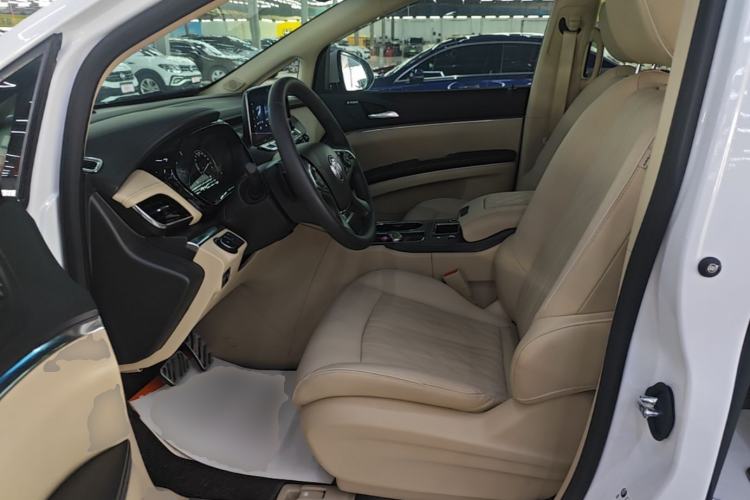 Used Buick GL8 2023 Facelifted Land Cruiser Executive Luxury Version Left Front Seat
