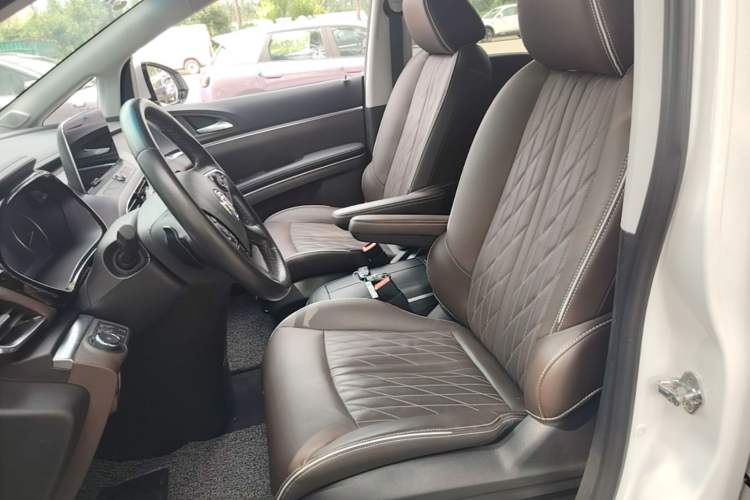 Used Buick GL8 2023 Land Executive Class 652T Luxury Model Left Front Seat