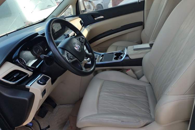 Used Buick GL8 2023 Land Executive Class Deluxe Model Left Front Seat