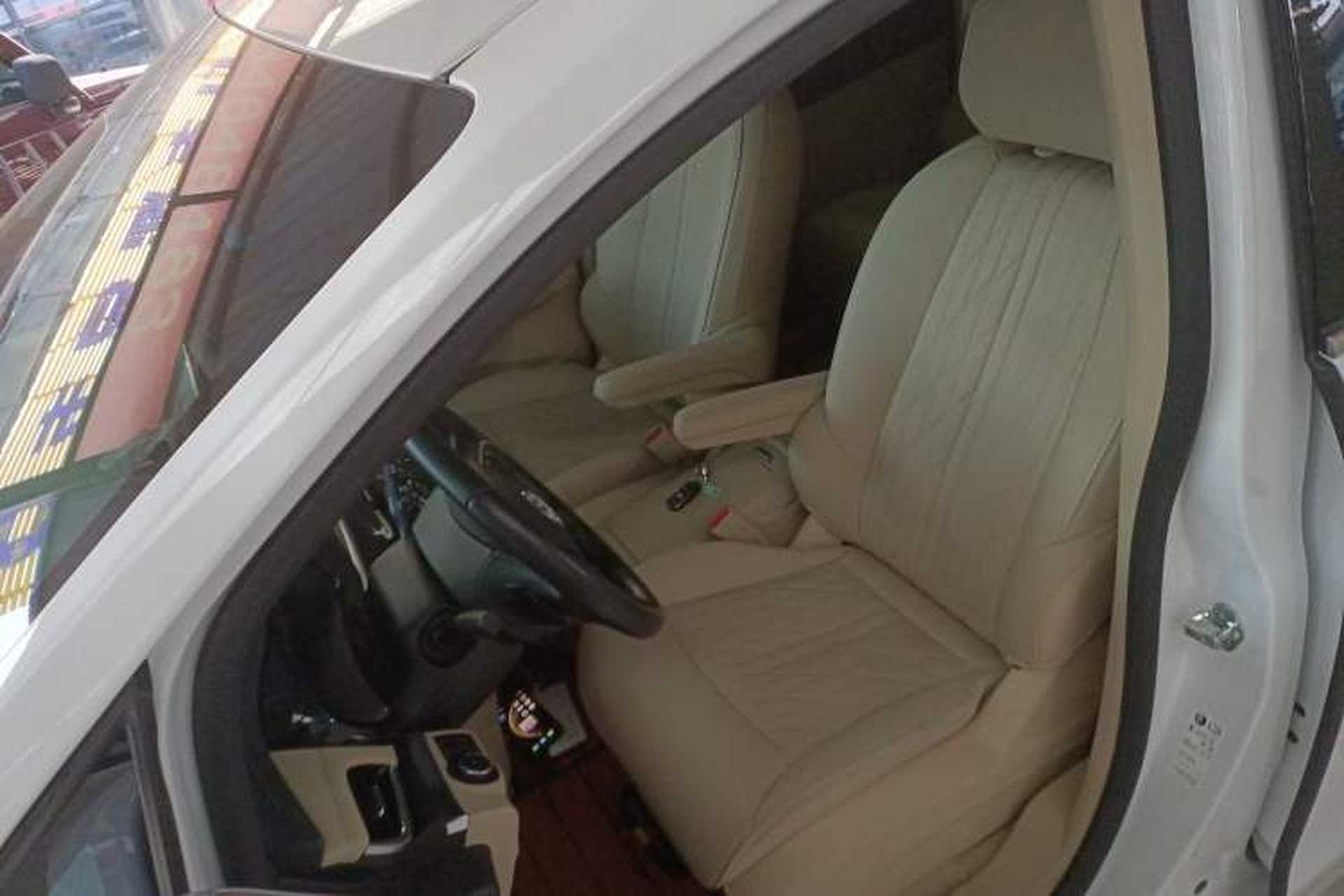 Used Buick GL8 2023 Facelifted Land Cruiser Executive Luxury Version Left Front Seat