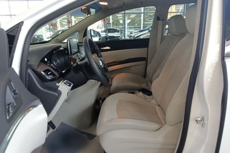 Used Buick GL8 2023 Land Executive Class Comfort Model Left Front Seat