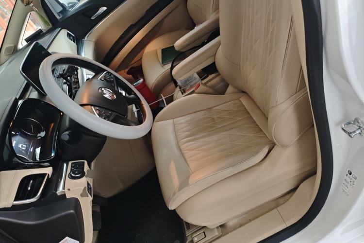 Used Buick GL8 2023 Facelifted Land Cruiser Executive Luxury Version Left Front Seat