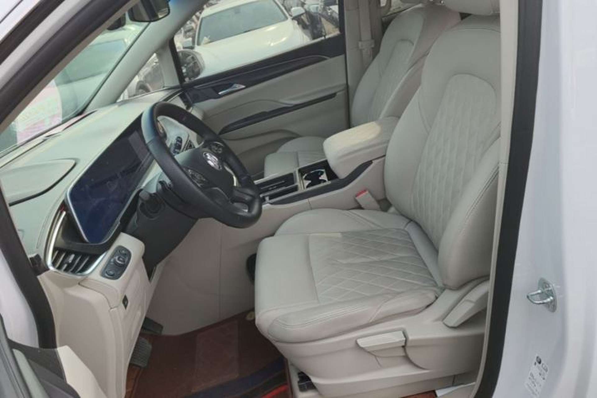 Used Buick GL8 2023 ES Lu Zun Comfort Model Left Front Seat