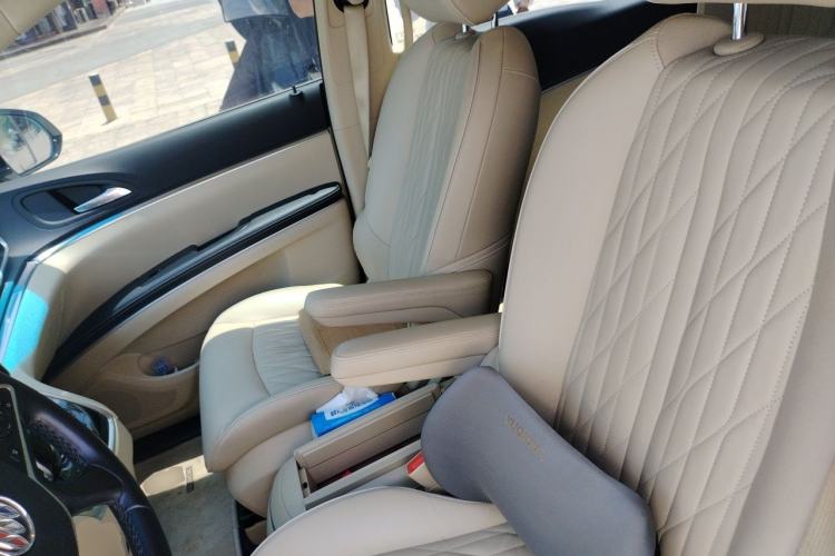 Used Buick GL8 2023 Facelifted Land Cruiser Executive Luxury Version Left Front Seat