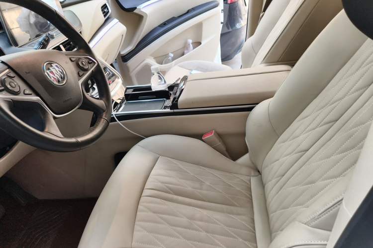 Used Buick GL8 2023 Facelifted Land Cruiser Executive Luxury Version Left Front Seat