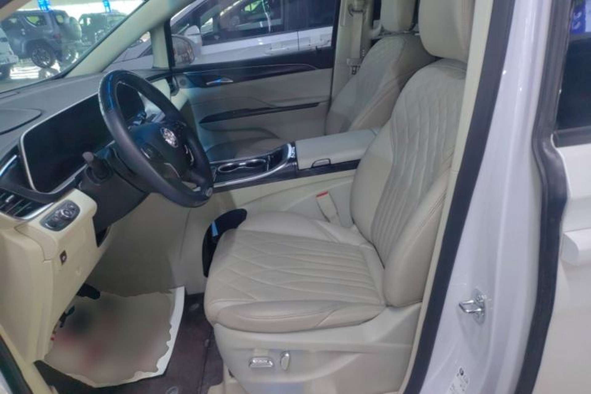 Used Buick GL8 2023 ES Lu Zun Comfort Model Left Front Seat