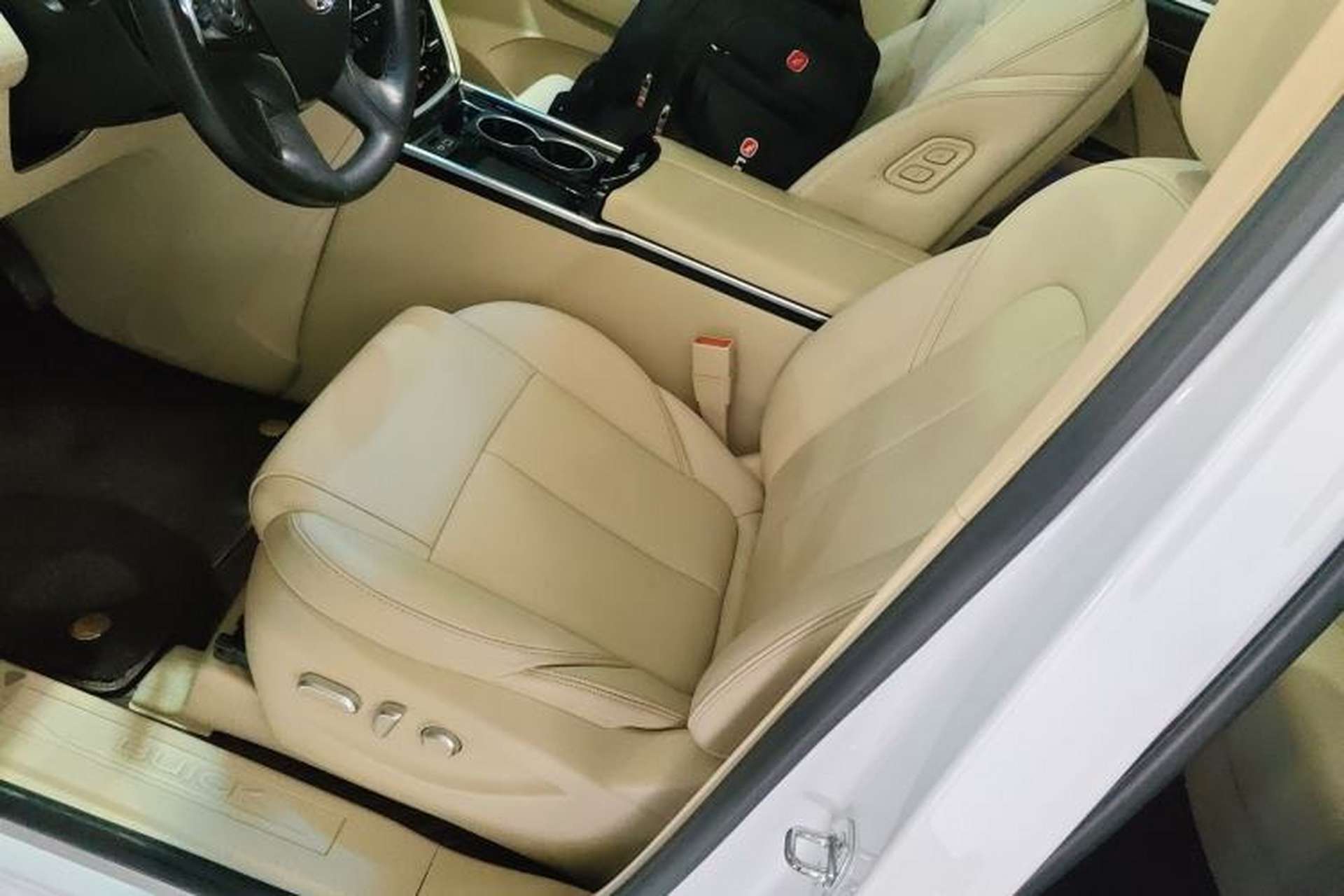 Used Buick GL8 2023 ES Lu Zun Deluxe Model Left Front Seat