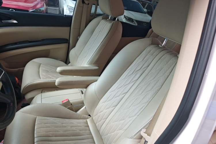 Used Buick GL8 2023 Land Executive Class Deluxe Model Left Front Seat