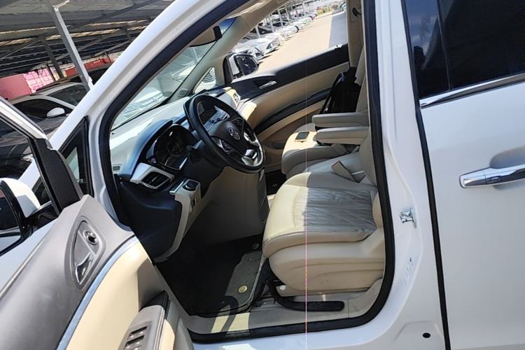 Used Buick GL8 2023 Facelifted Land Cruiser Executive Luxury Version Left Front Seat