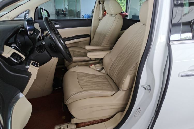 Used Buick GL8 2023 Facelifted Land Cruiser Executive Luxury Version Left Front Seat