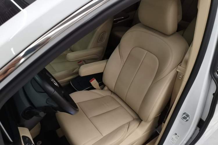 Used Buick GL8 2023 ES Lu Zun Deluxe Model Left Front Seat