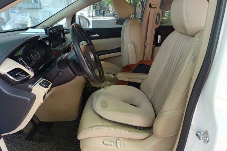 Used Buick GL8 2023 Facelifted Land Cruiser Executive Luxury Version Left Front Seat