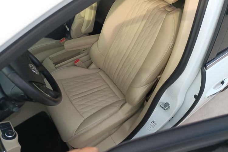 Used Buick GL8 2023 Facelifted Land Cruiser Executive Luxury Version Left Front Seat