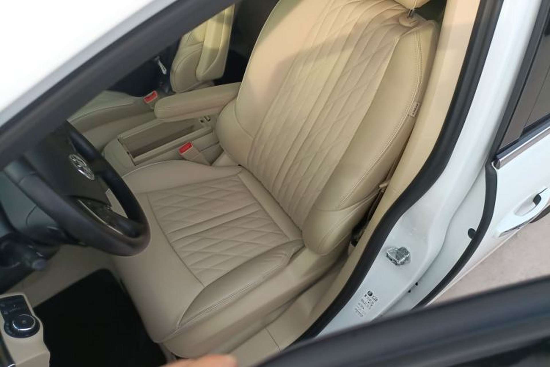 Used Buick GL8 2023 Facelifted Land Cruiser Executive Luxury Version Left Front Seat