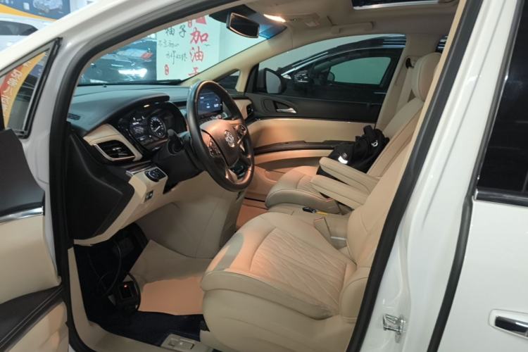Used Buick GL8 2023 Facelifted Land Cruiser Executive Luxury Version Left Front Seat