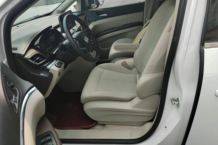 Used Buick GL8 2023 Land Executive Class Comfort Model Left Front Seat