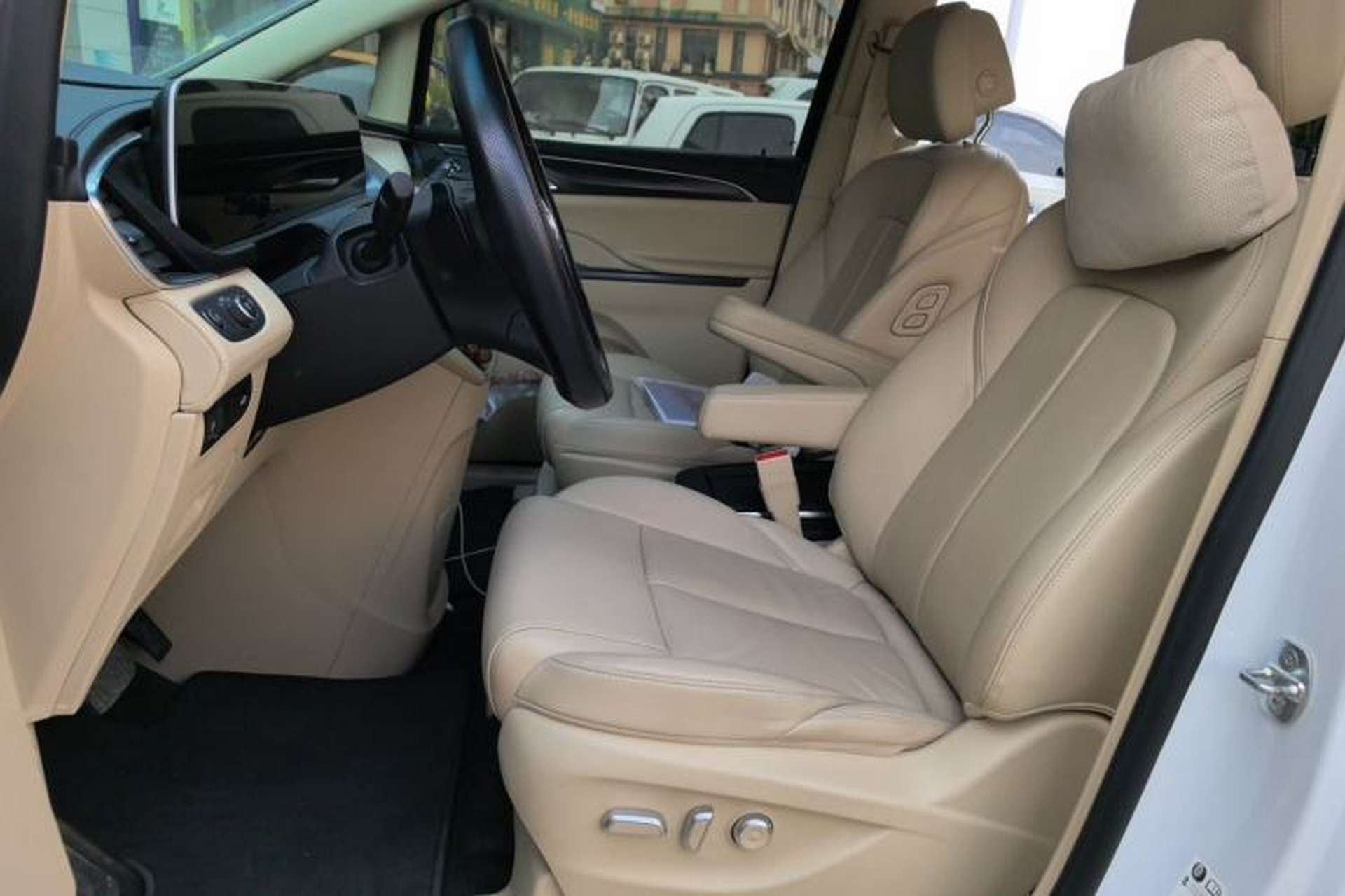 Used Buick GL8 2023 ES Lu Zun Deluxe Model Left Front Seat