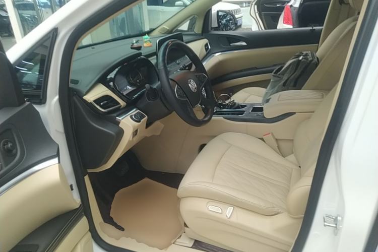 Used Buick GL8 2023 Facelifted Land Cruiser Executive Luxury Version Left Front Seat