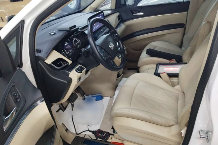 Used Buick GL8 2023 Facelifted Land Cruiser Executive Luxury Version Left Front Seat