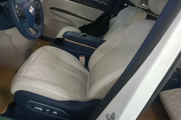 Used Buick GL8 2023 Avenir Avia Four-Seat Prestige Edition Left Front Seat