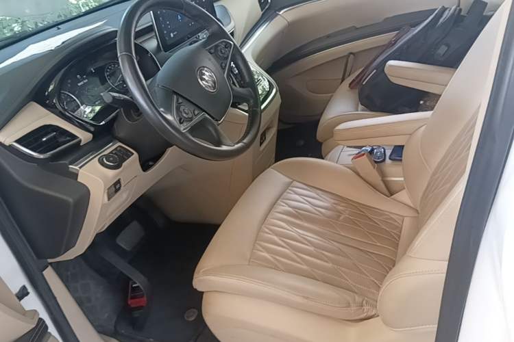 Used Buick GL8 2023 Facelifted Land Cruiser Executive Luxury Version Left Front Seat