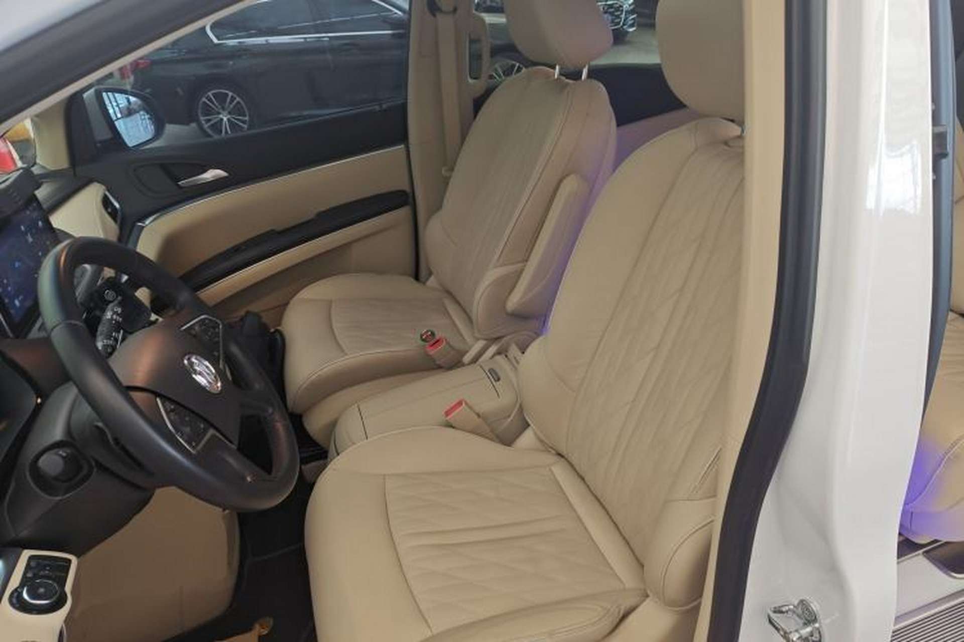 Used Buick GL8 2023 Facelifted Land Cruiser Executive Luxury Version Left Front Seat