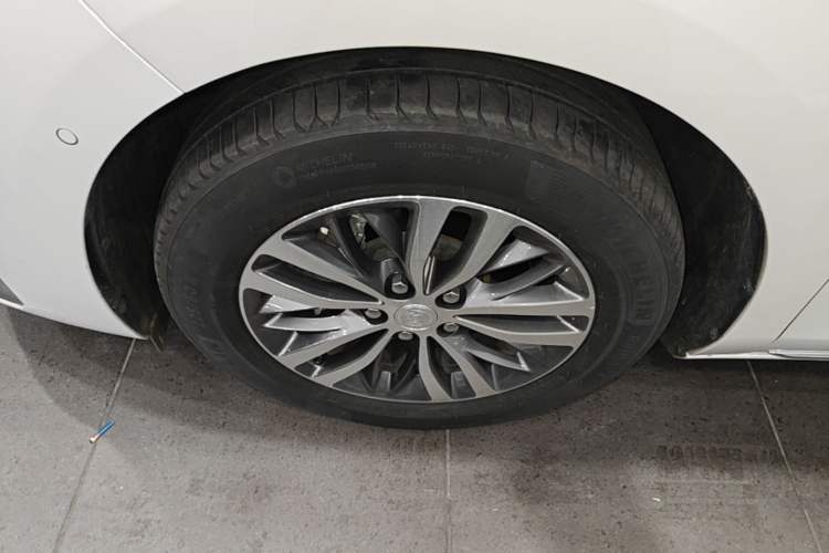 Used Buick GL8 2023 ES Lu Zun Deluxe Model Left Front Wheel Hub