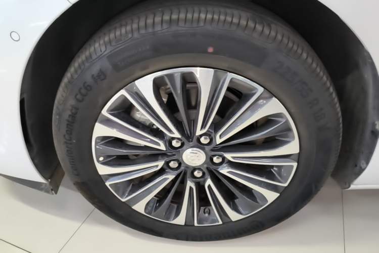 Used Buick GL8 2023 ES Lu Zun Flagship Model Left Front Wheel Hub