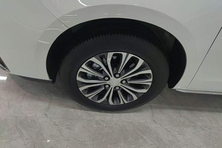 Used Buick GL8 2023 Land Executive Class Comfort Model Left Front Wheel Hub