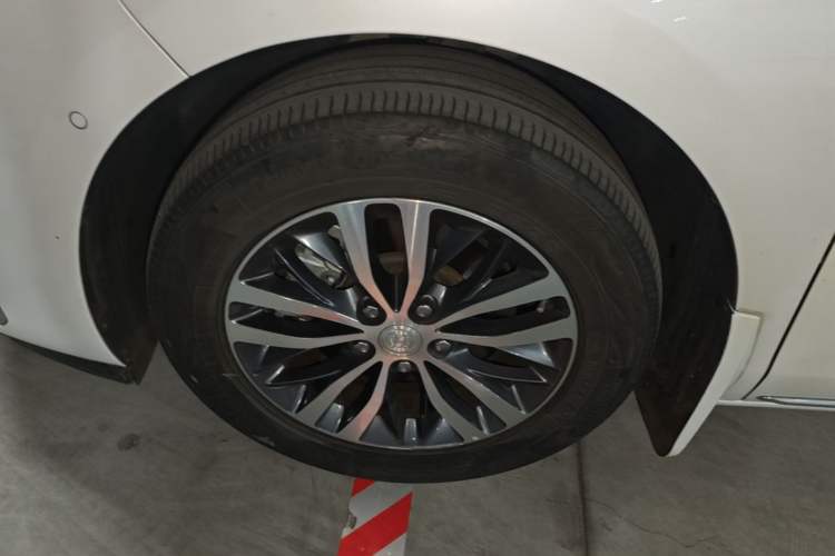 Used Buick GL8 2023 ES Lu Zun Deluxe Model Left Front Wheel Hub