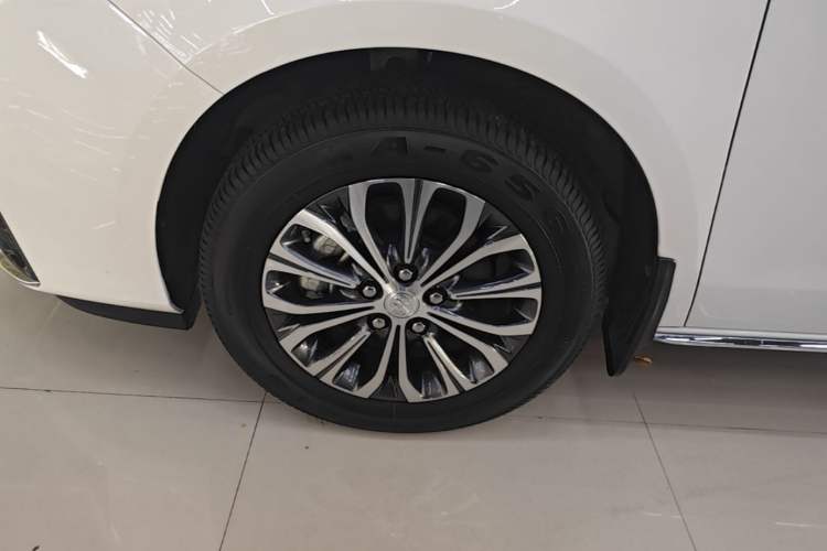 Used Buick GL8 2023 Facelifted Land Cruiser Executive Luxury Version Left Front Wheel Hub