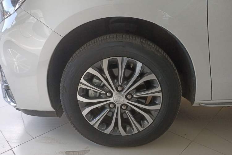 Used Buick GL8 2023 Facelifted Land Cruiser Executive Luxury Version Left Front Wheel Hub