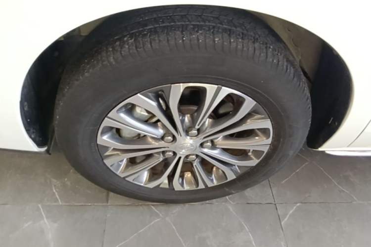 Used Buick GL8 2023 Land Executive Class Comfort Model Left Front Wheel Hub