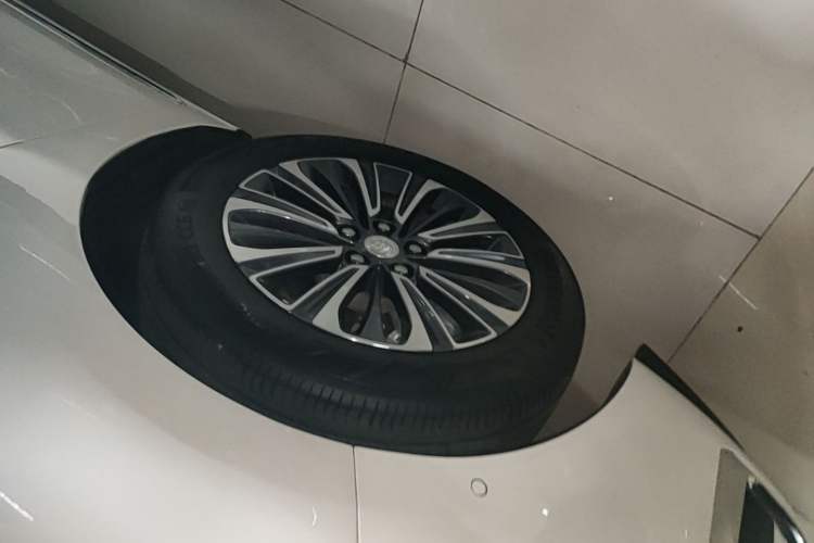 Used Buick GL8 2023 ES Lu Zun Luxury Edition and Yue Version Left Front Wheel Hub