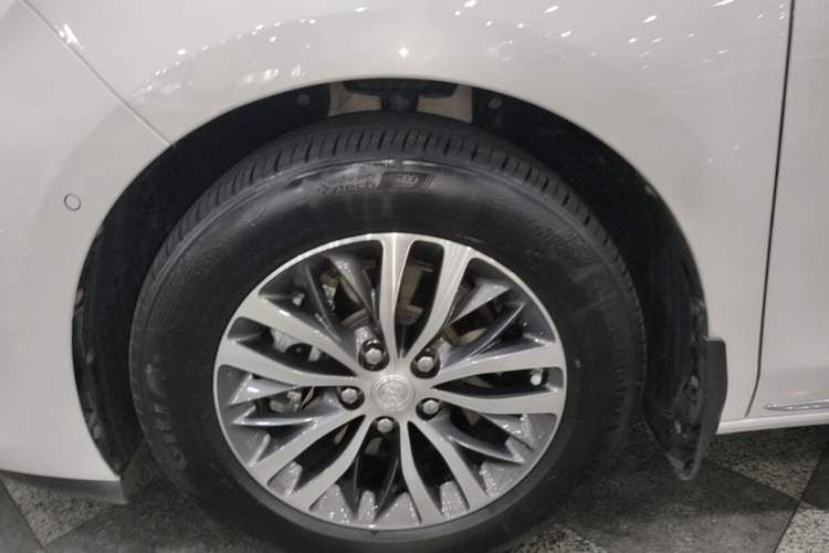 Used Buick GL8 2023 ES Lu Zun Deluxe Model Left Front Wheel Hub