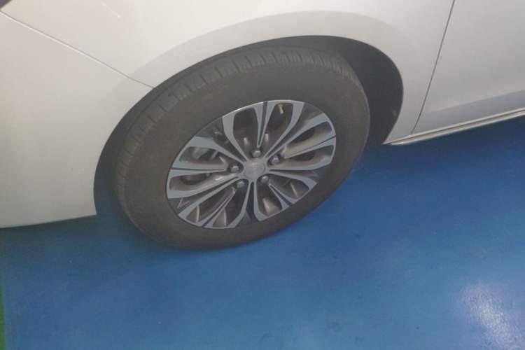 Used Buick GL8 2023 Land Executive Class Comfort Model Left Front Wheel Hub