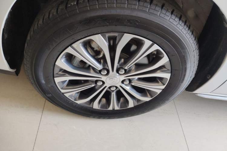 Used Buick GL8 2023 Land Executive Class Deluxe Model Left Front Wheel Hub
