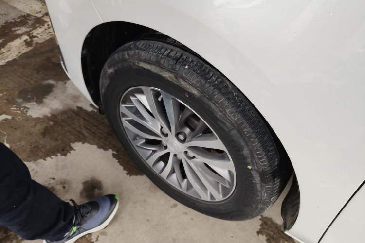 Used Buick GL8 2023 ES Lu Zun Comfort Model Left Front Wheel Hub