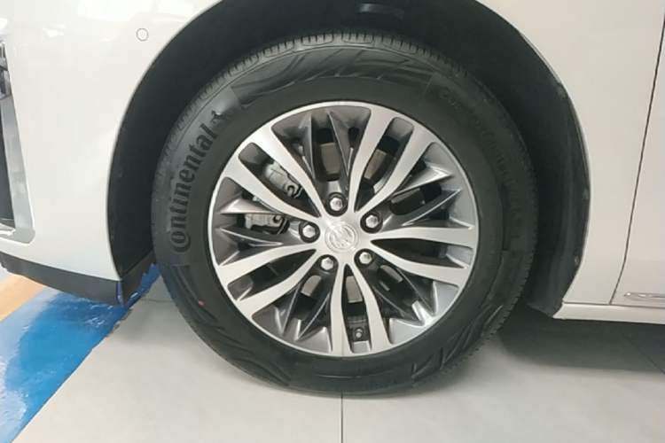 Used Buick GL8 2023 ES Lu Zun Deluxe Model Left Front Wheel Hub