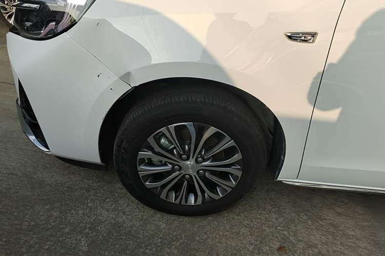 Used Buick GL8 2023 Land Executive Class Comfort Model Left Front Wheel Hub