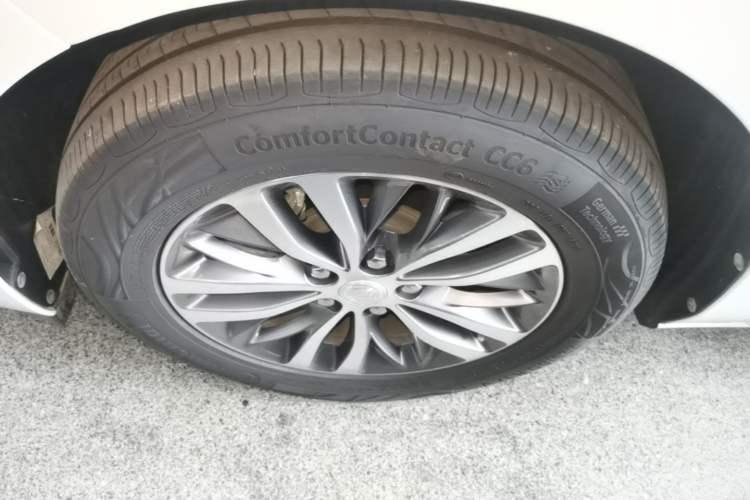 Used Buick GL8 2023 ES Lu Zun Deluxe Model Left Front Wheel Hub