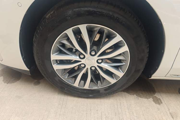 Used Buick GL8 2023 ES Lu Zun Deluxe Model Left Front Wheel Hub