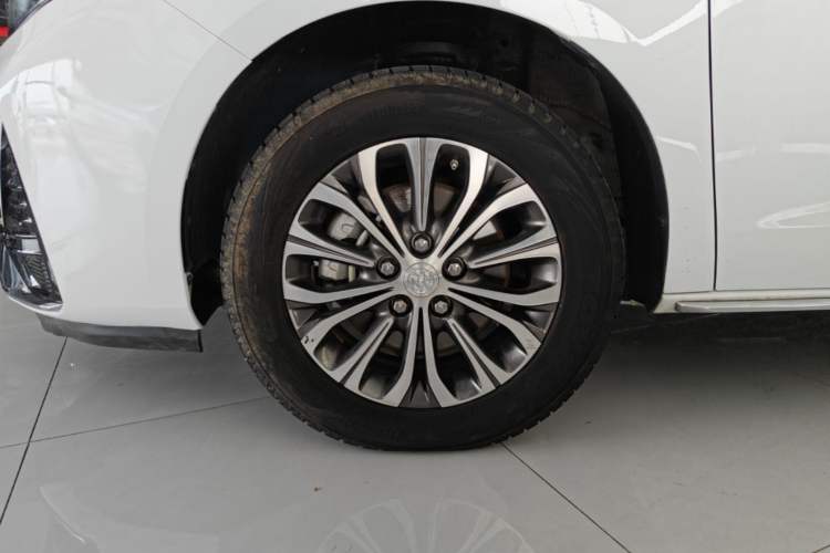 Used Buick GL8 2023 Facelifted Land Cruiser Executive Luxury Version Left Front Wheel Hub