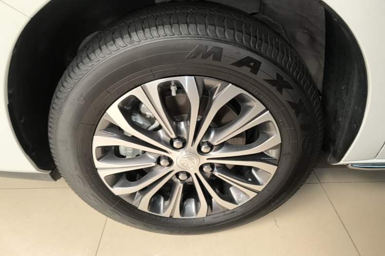 Used Buick GL8 2023 Facelifted Land Cruiser Executive Luxury Version Left Front Wheel Hub