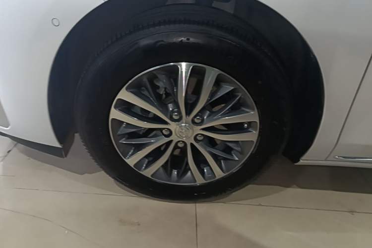 Used Buick GL8 2023 ES Lu Zun Deluxe Model Left Front Wheel Hub