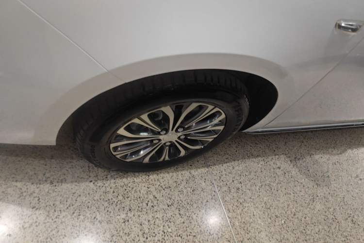 Used Buick GL8 2023 Land Executive Class Comfort Model Left Front Wheel Hub