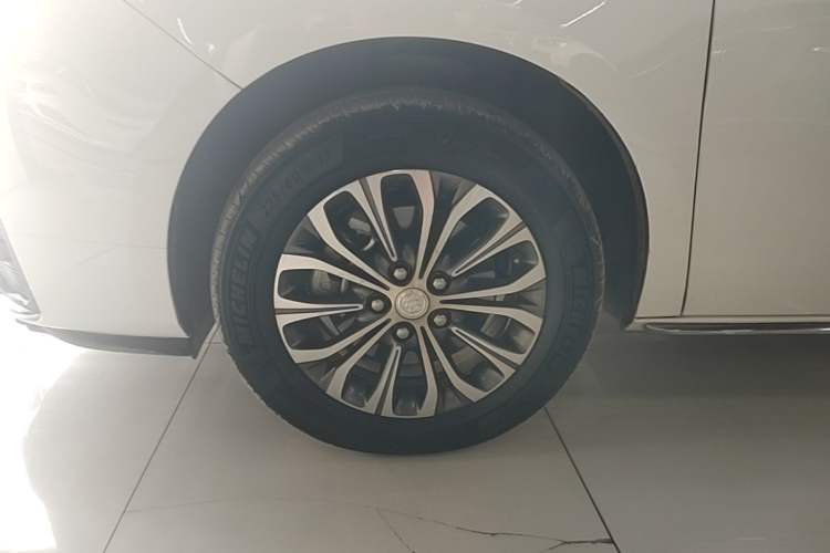 Used Buick GL8 2023 Facelifted Land Cruiser Executive Luxury Version Left Front Wheel Hub