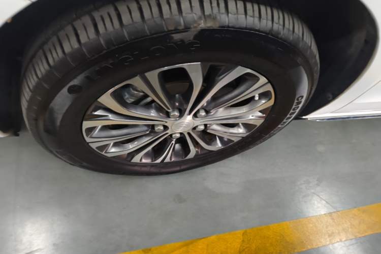 Used Buick GL8 2023 Land Executive Class Deluxe Model Left Front Wheel Hub
